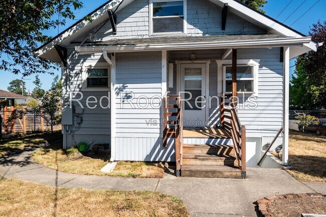 Building Photo - 702 S 51st St