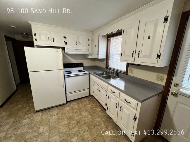 Building Photo - Charming 3 BR in a Quiet Amherst Location