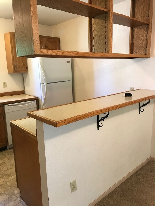 Building Photo - Charming 2-Bedroom Condo Near MSU – Pet Friendly- NEW LOW PRICE