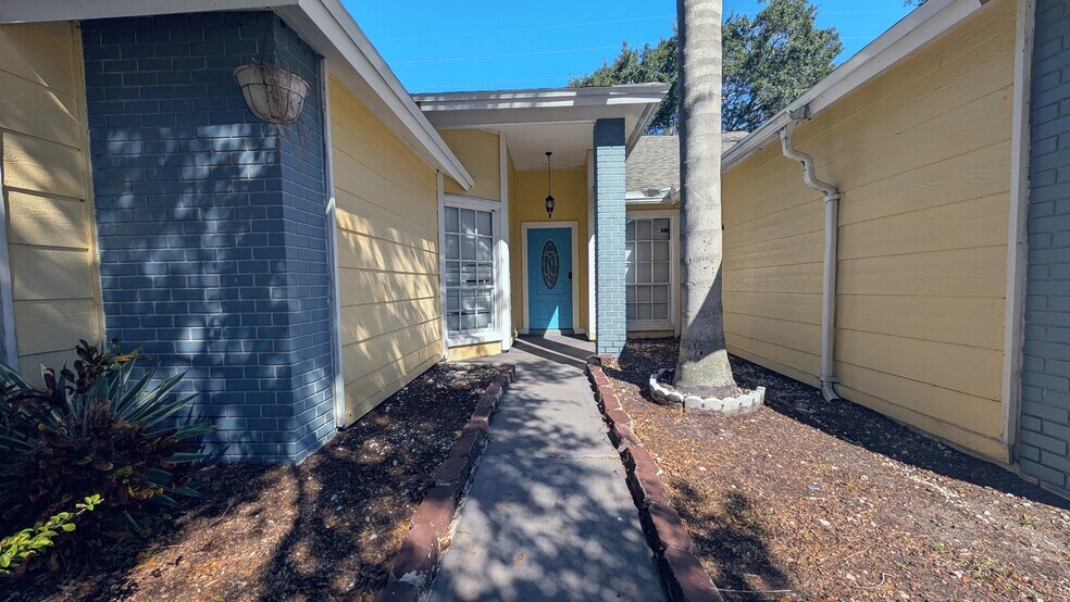 Building Photo - 12020 Fruitwood Dr