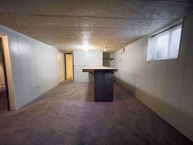 Building Photo - PRELEASING for AUGUST! Close to Campus