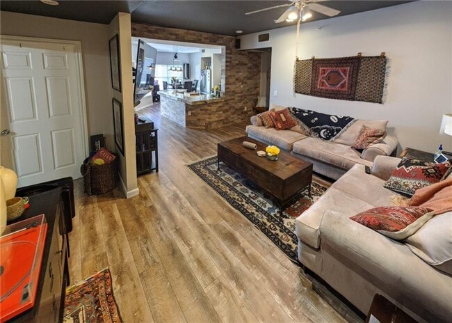 Building Photo - 2320 Gracy Farms Ln