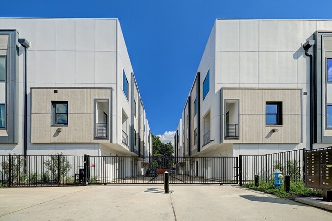 Building Photo - University Oaks – Modern Luxury Living in the Heart of Houston
