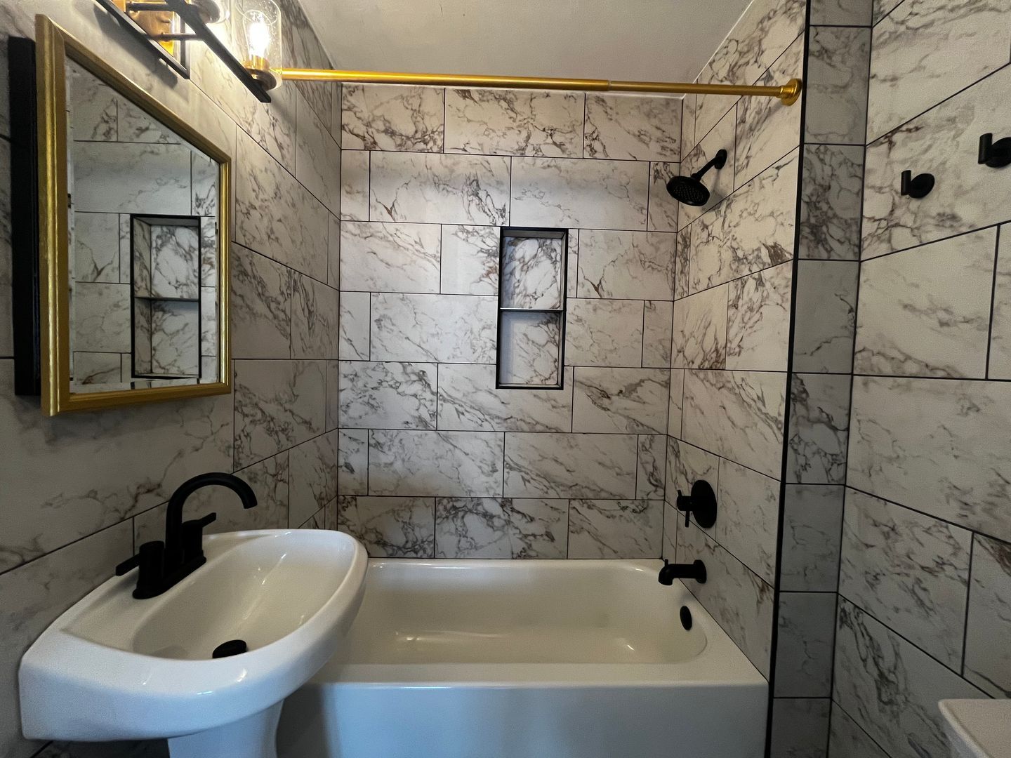 Building Photo - 1643 Hinton Dr