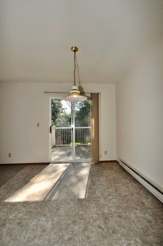 Building Photo - Hayden Apt. Available 2 bed 1 bath (upstairs)