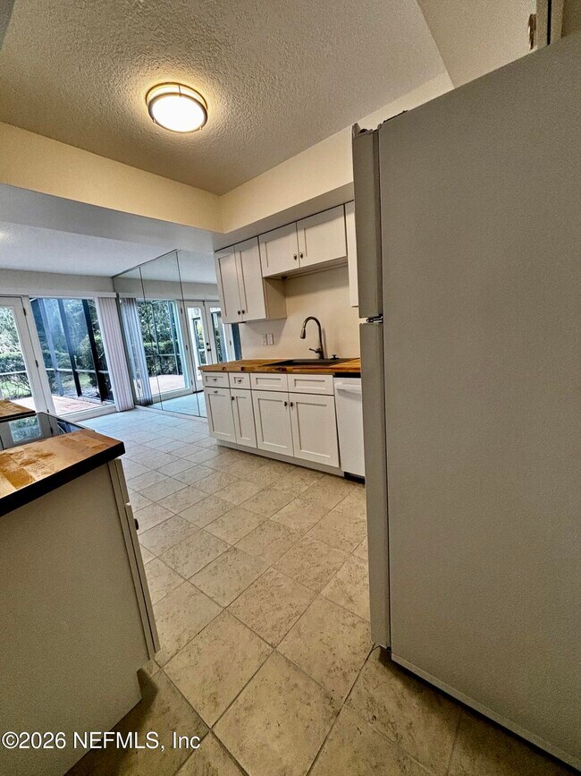 Building Photo - 9787 Sawgrass Dr E