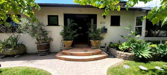 Building Photo - Midtown Ventura 3+2 Single Family Home $52...