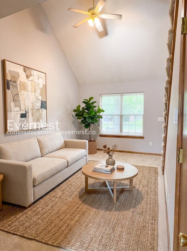 Building Photo - 3 Bed/1.5 Bath Home with Fenced Yard & Garage / Pet-Friendly / Vouchers Accepted / Available Now!