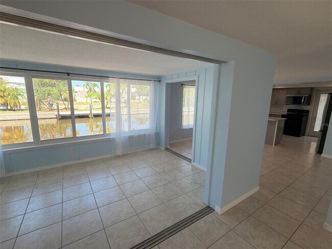 Building Photo - 561 Tarawitt Dr