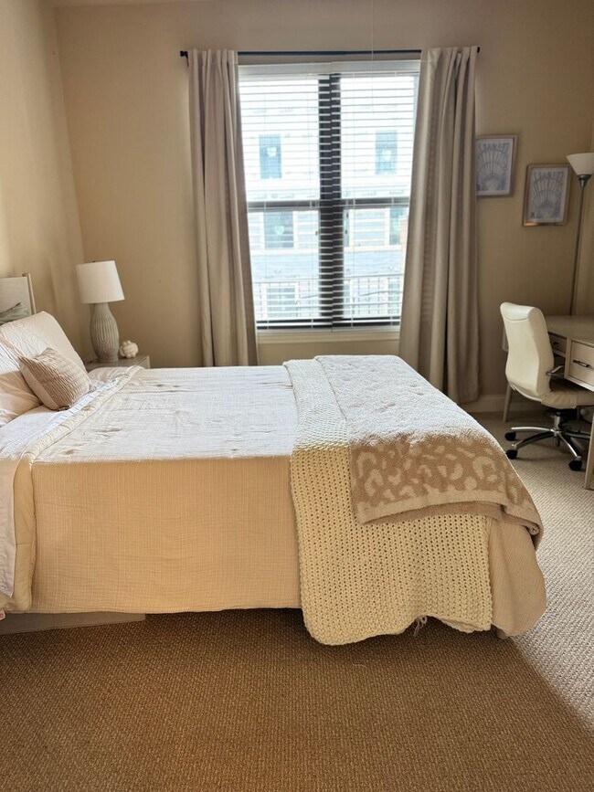 Building Photo - CityView at Riverwalk - Available January 2026! Gorgeous UNFURNISHED 2 bed/w 2 bath (both ensuite...