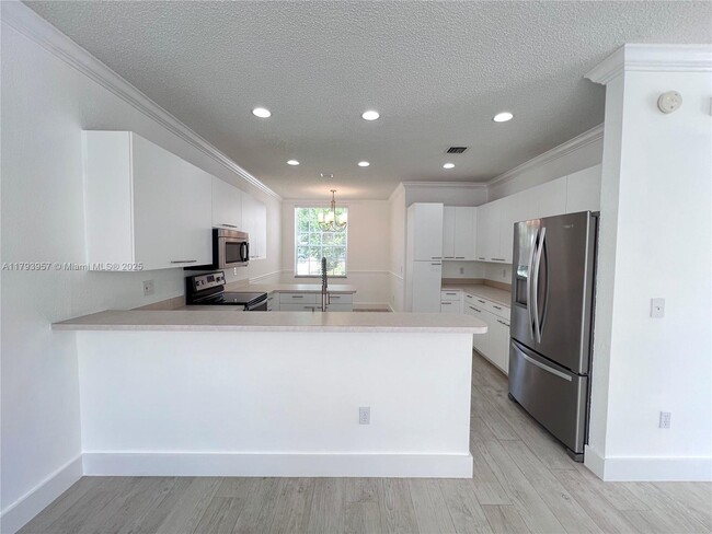 Building Photo - 725 NW 156th Ave