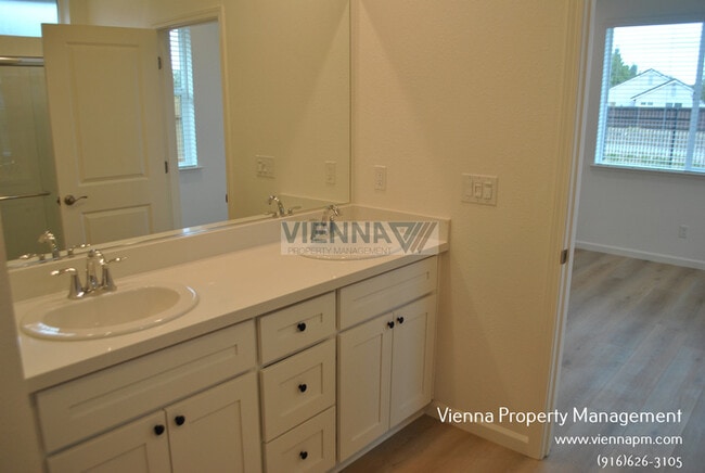 Building Photo - 525 Fox Hunt Wy