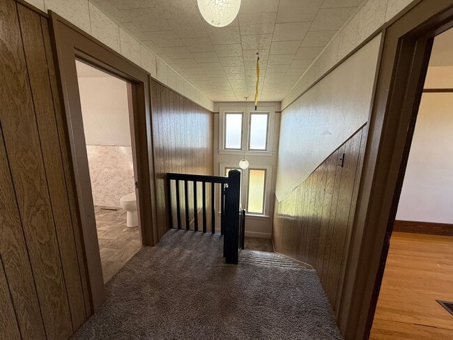 Building Photo - Large Country Home! Pet Friendly!