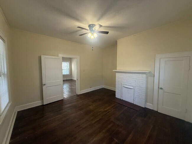Building Photo - 911 Shady Oak Ln