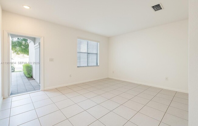 Building Photo - 2664 SE 19th St