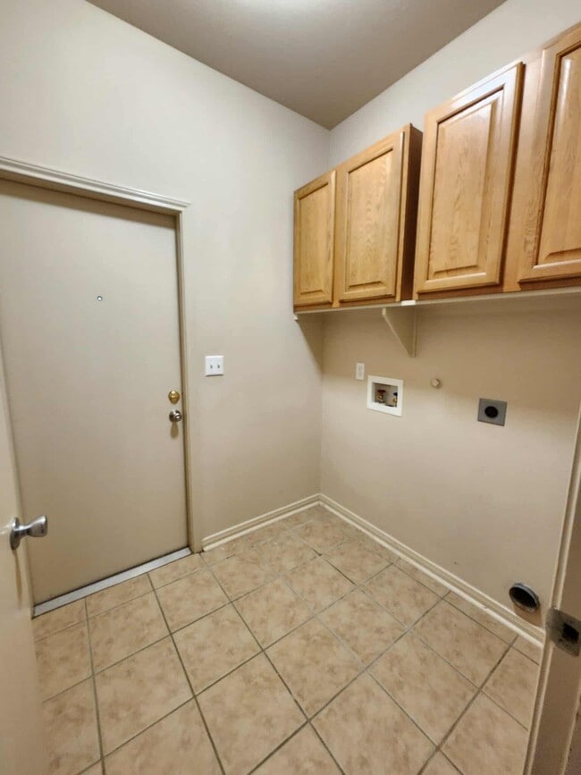 Building Photo - 3021 Las Brisas St
