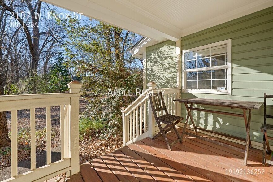 Building Photo - 2107 W Knox St