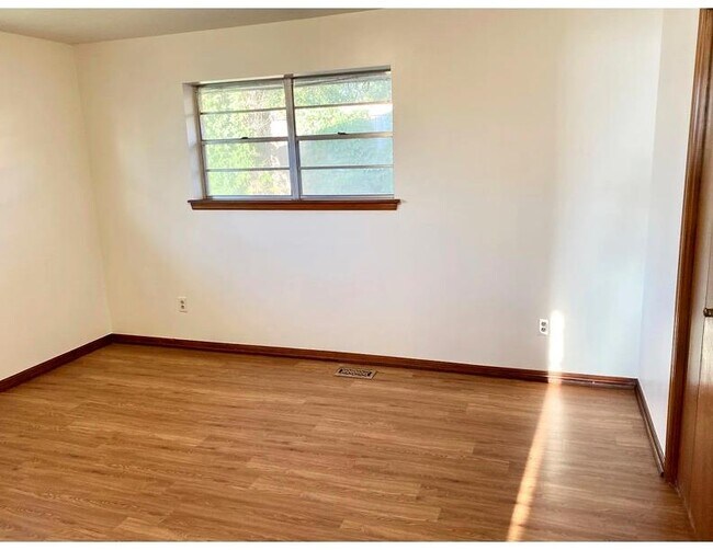 Building Photo - 2401 NW 43rd Cir