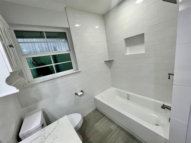 Building Photo - 1710 Longhorn Dr