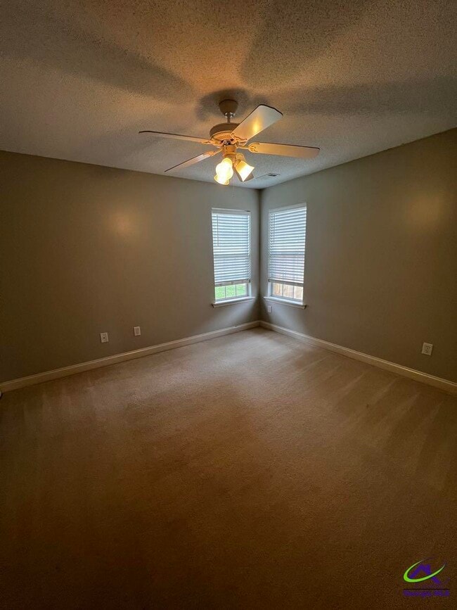 Building Photo - 306 Hummingbird Ln
