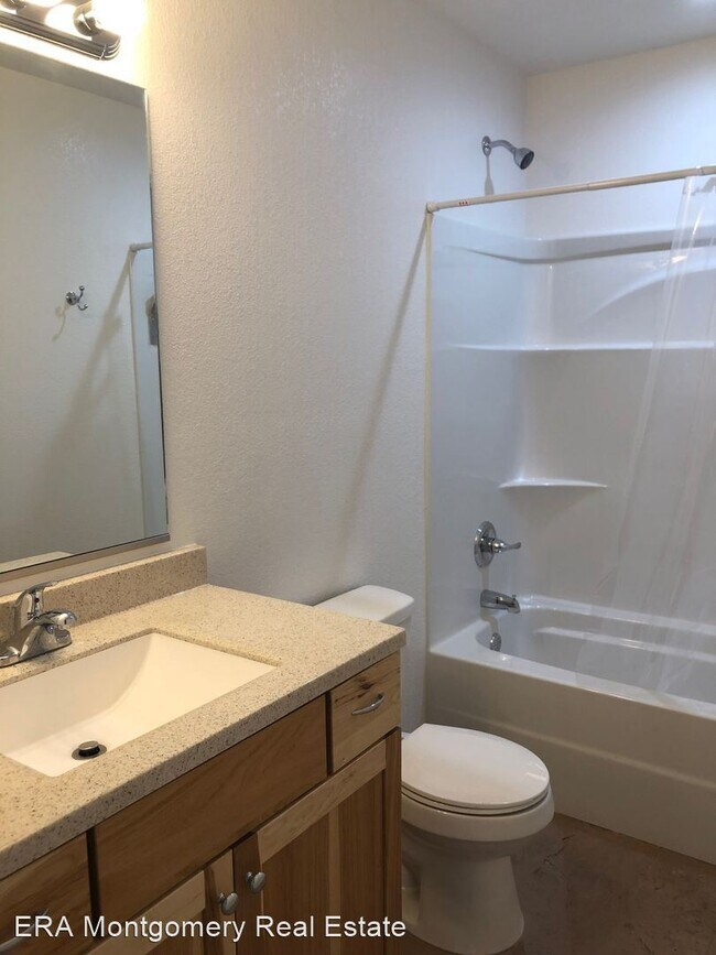 Building Photo - 701 North Lake