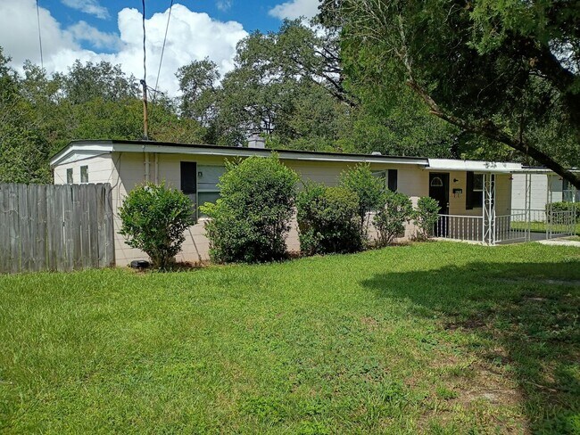 Building Photo - 10592 Haverford Rd