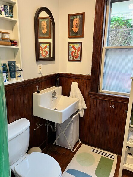 Building Photo - 119 Antrim St