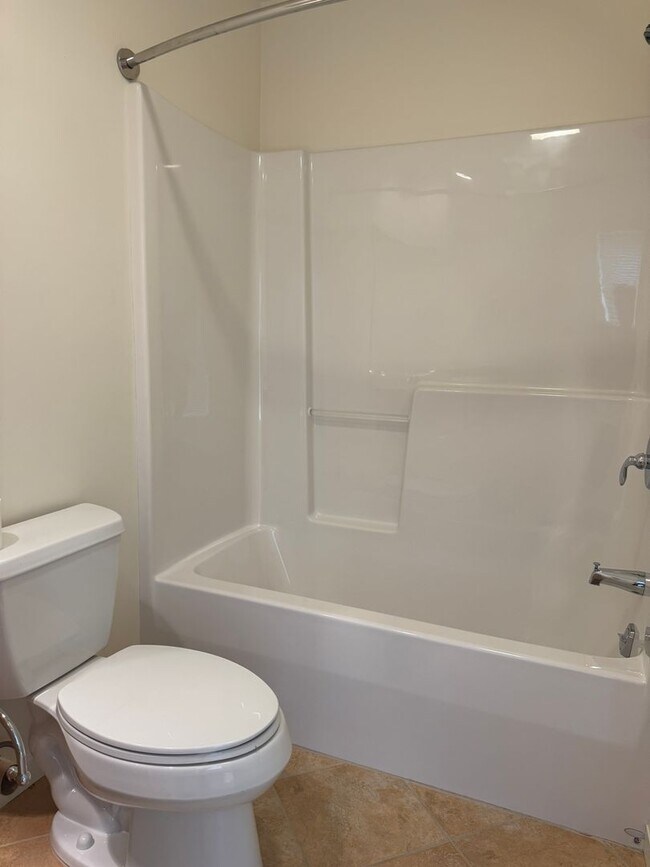 Building Photo - 3 Bedroom Condo in Hanover