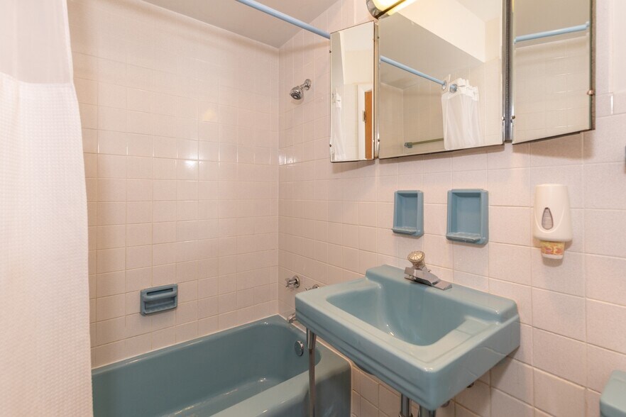 Building Photo - 4218 Oakton St