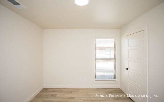 Building Photo - 2140 Langford Ave