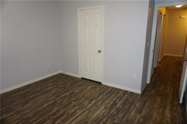 Building Photo - 351 Musgrav