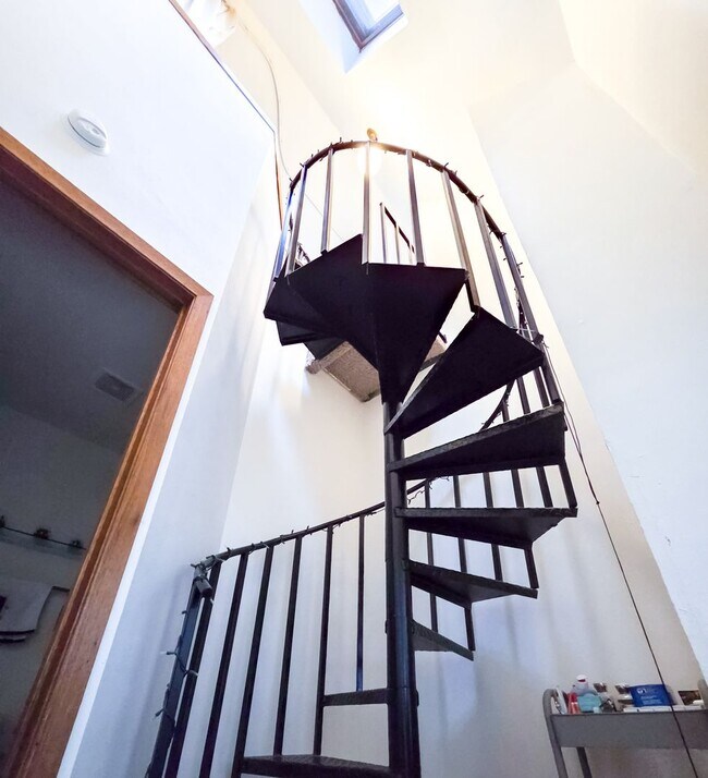 Building Photo - 438 W Wilson St