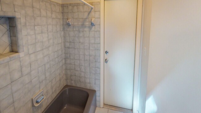 Building Photo - LOOK!  Park Avenue- 4 Bedroom/3 Bath - BEAUTIFUL!