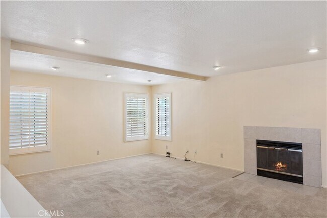 Building Photo - 2655 Victoria Park Dr