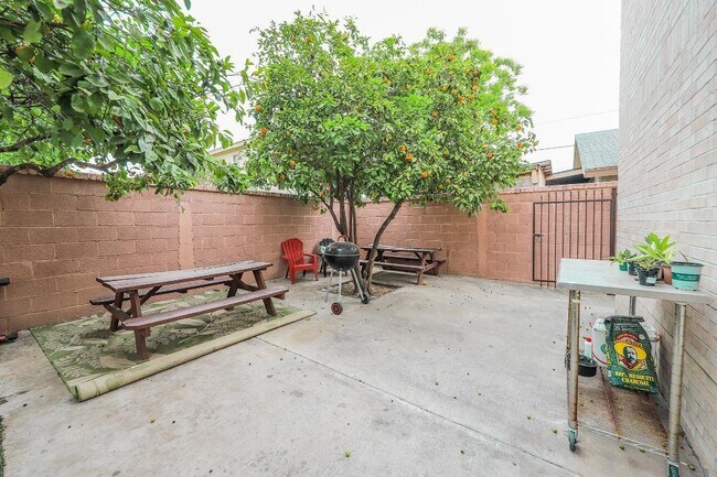 Building Photo - 2918 Garfield St