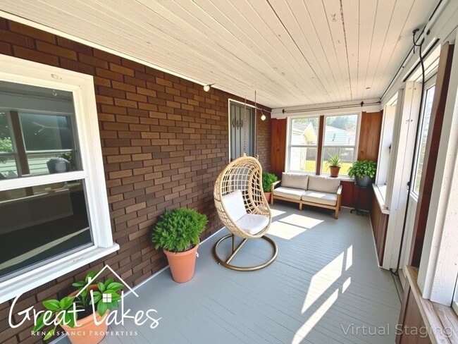 Building Photo - Charming 2 Bedroom 1.5 Bathroom now availa...