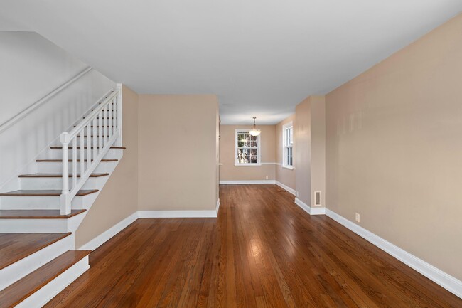 Building Photo - 3606 S Wakefield St