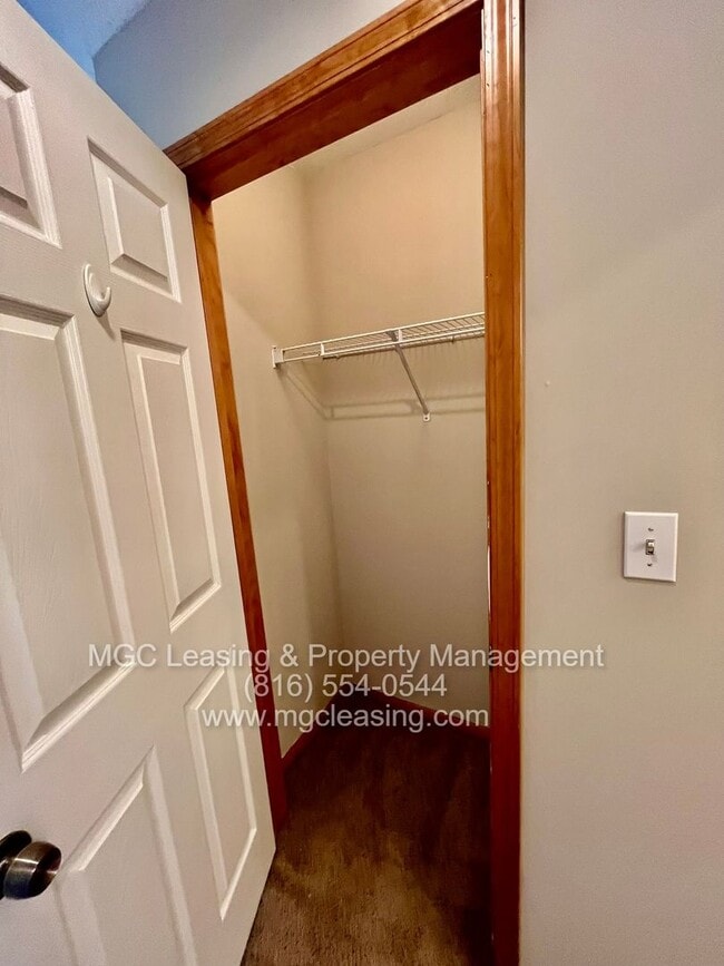 Building Photo - RANCH STYLE DUPLEX AVAILABLE NOW - SELF-TOUR!