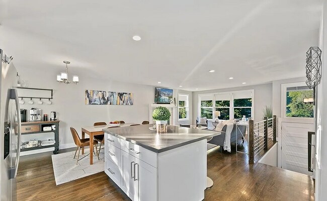 Building Photo - Beautiful Kent WA Home! Apply Today!