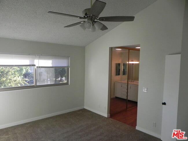 Building Photo - 879 Coriander Dr
