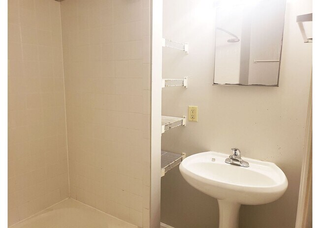 Building Photo - 3204 Bishop St