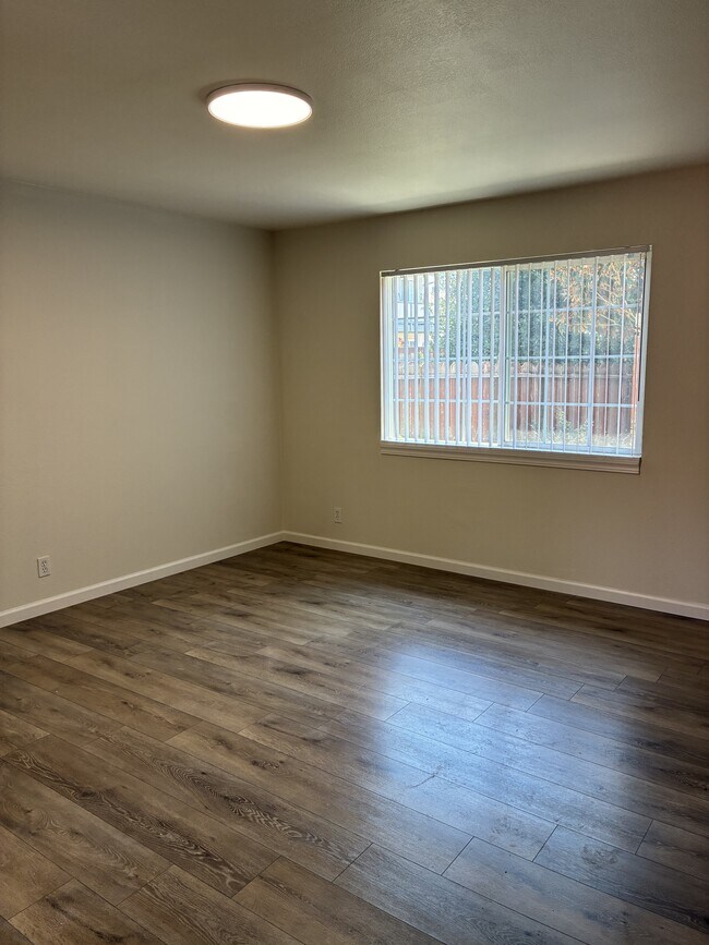 Building Photo - 1778 Oriole Ave