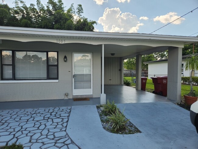 Building Photo - 1005 N Bracewell Dr