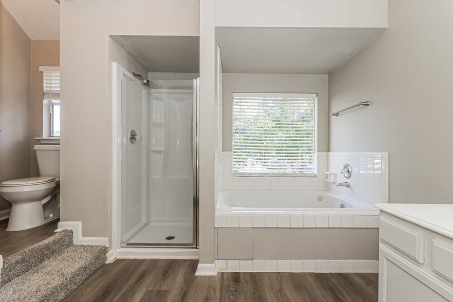 Building Photo - 15815 Spruce River Ct