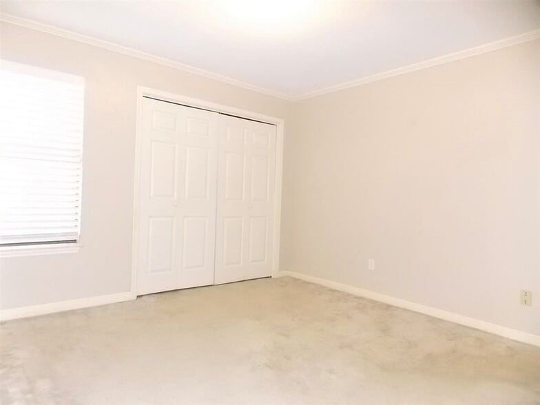 Building Photo - 9280 Manion Dr.