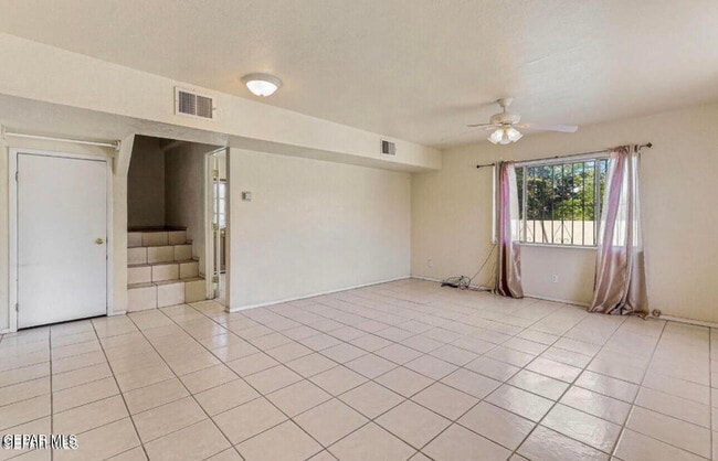 Building Photo - 304 5th St