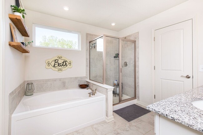 Building Photo - 6787 Oakcrest Dr