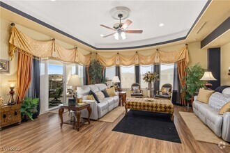 Building Photo - 9145 Tesoras Dr