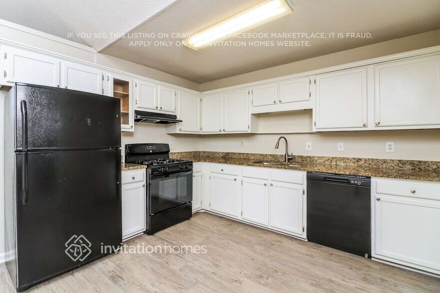 Building Photo - 1718 Independence Dr