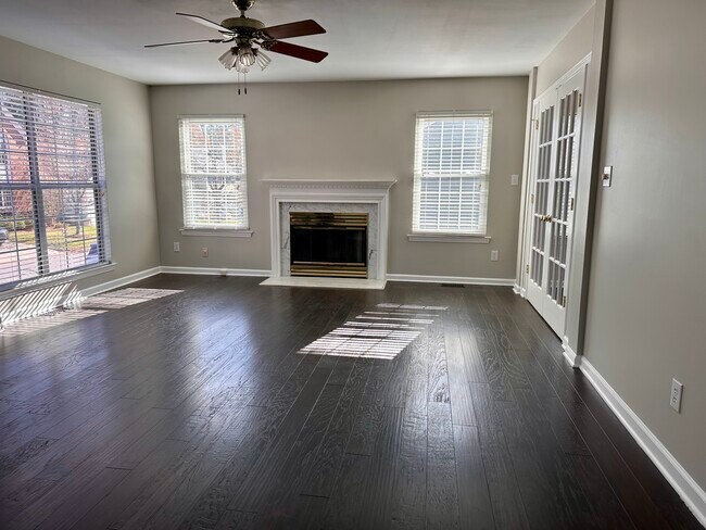 Building Photo - 213 Trailview Dr